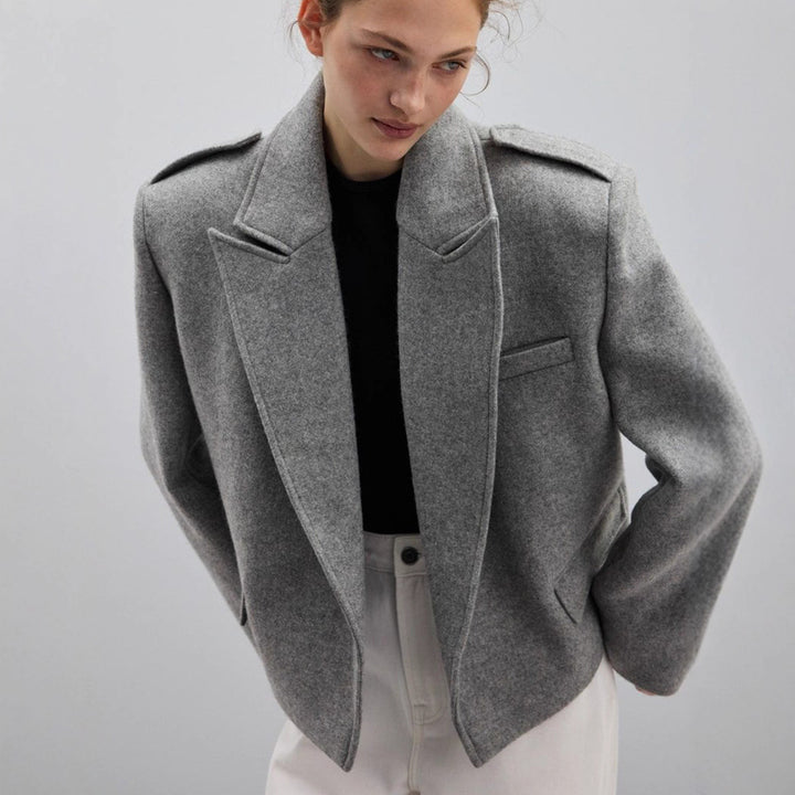 Women’s oversized fashion blazer with narrow lapels Lune London