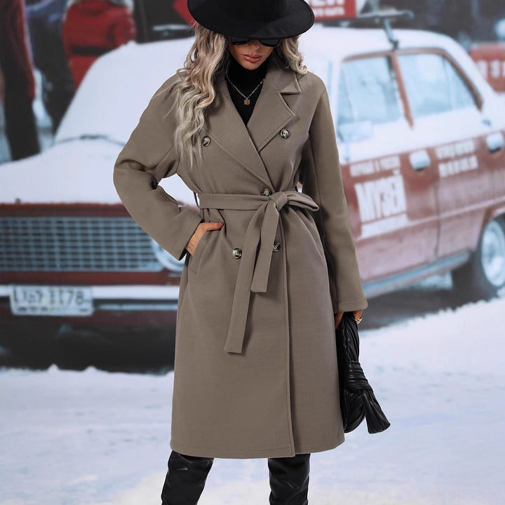 Elegant trench coat for women with a fitted cut and a belt Lune London