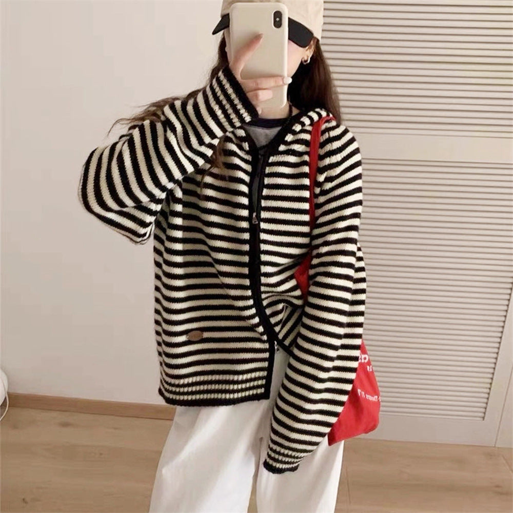 Ladies Striped Hoodie with Practical Zipper Closure and Chic Side Pockets Style