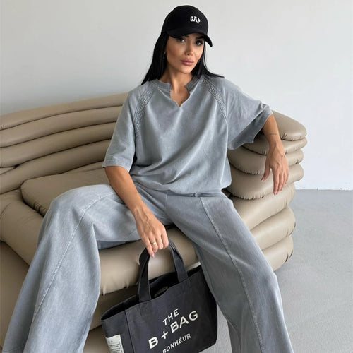 Oversized casual t-shirt for women with V-neck Lune London