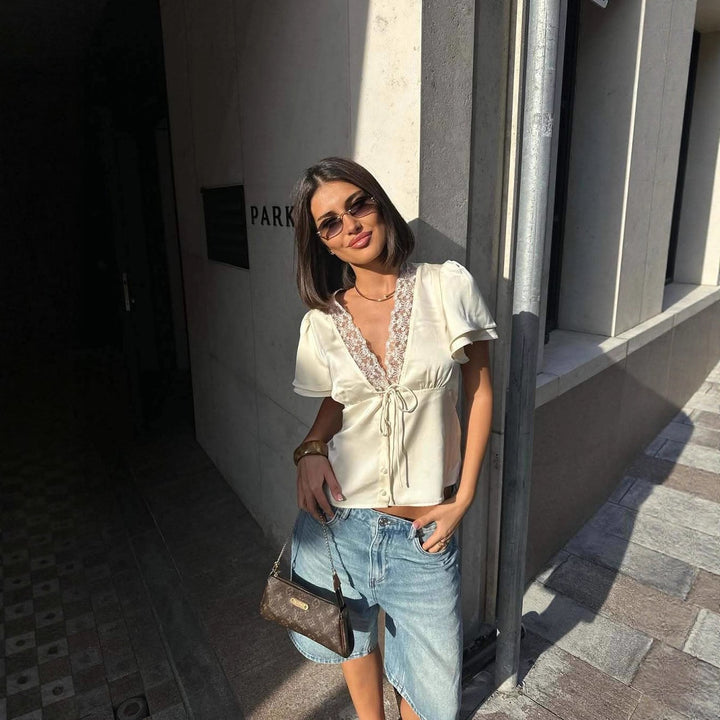 Blouse pour femmes avec des accents en dentelle élégants et une coupe cintrée Chic & Stil