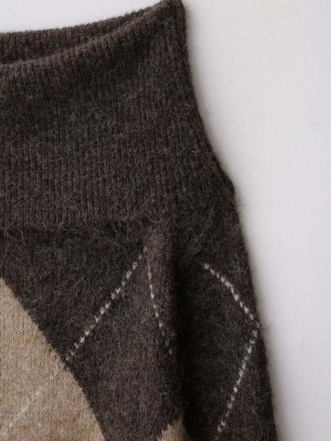 Lune London | Women's Cozy Sweater with Modern Diamond Pattern