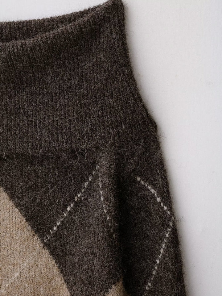 Lune London | Women's Cozy Sweater with Modern Diamond Pattern