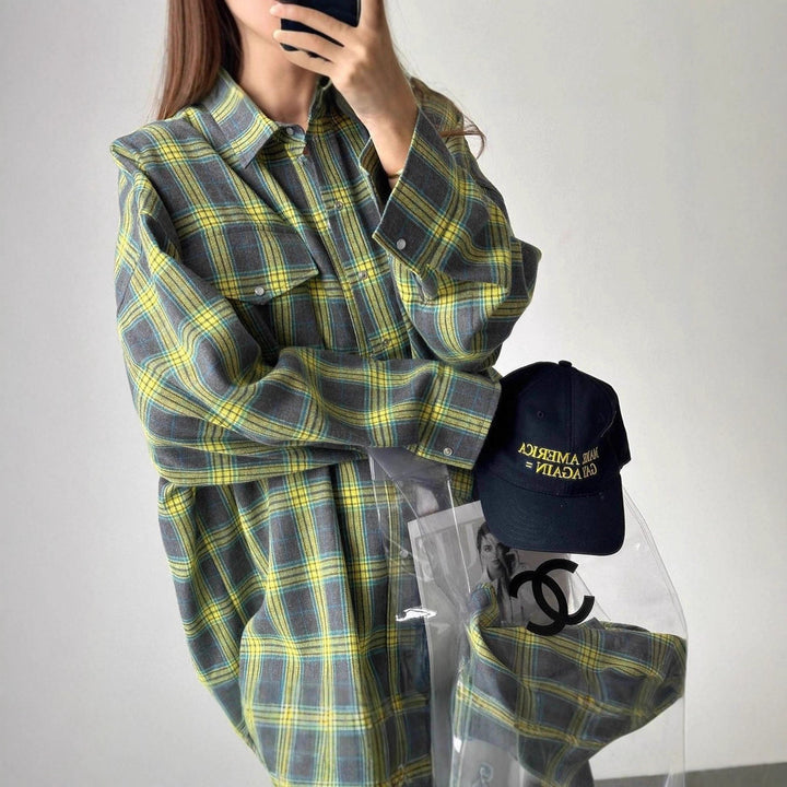 Flannel shirt for women with plaid pattern and relaxed fit Lune London