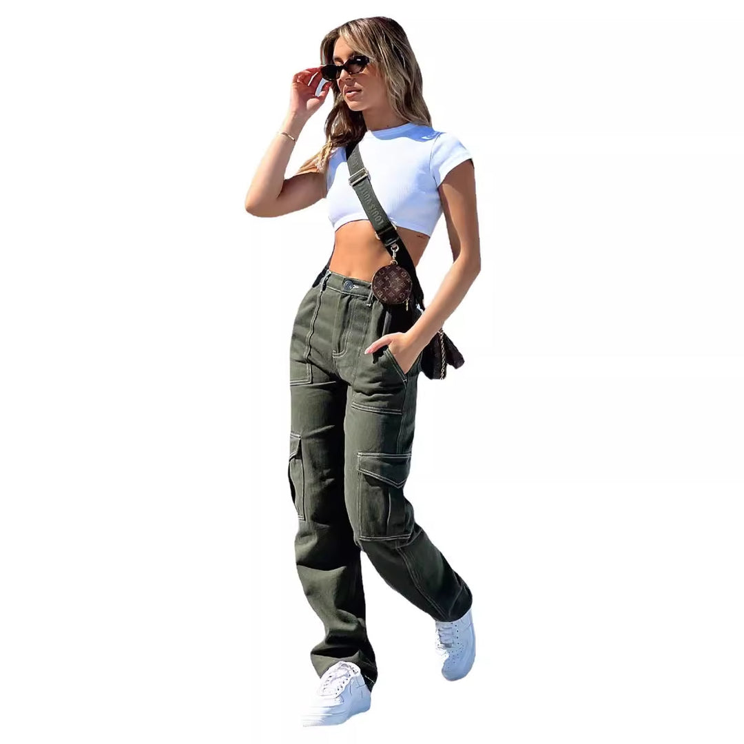Women's cargo jeans in a modern cut with practical pockets and stylish contrast stitching
