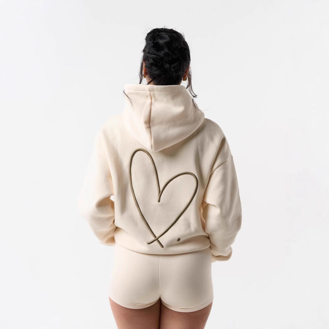 Women's hoodie sweatshirt with large heart design and comfortable short shorts Chic & Stil