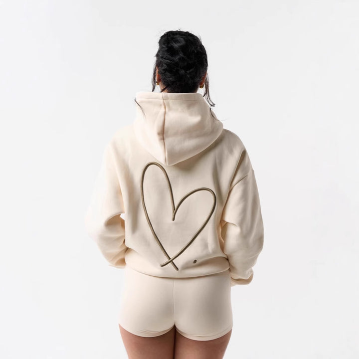 Women's hoodie sweatshirt with large heart design and comfortable short shorts Chic & Stil