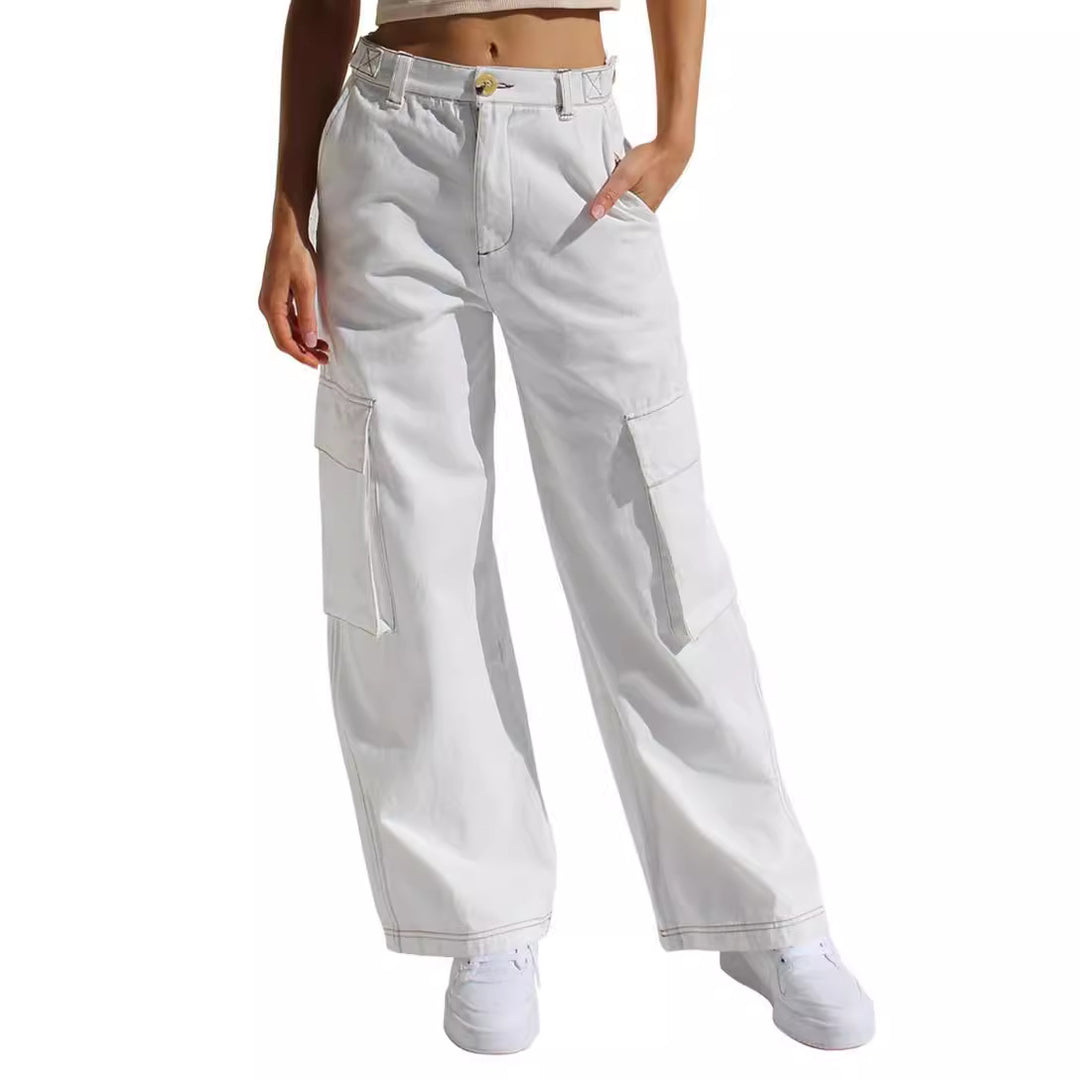 Women's cargo pants with practical side pockets and a casual cut Lune London