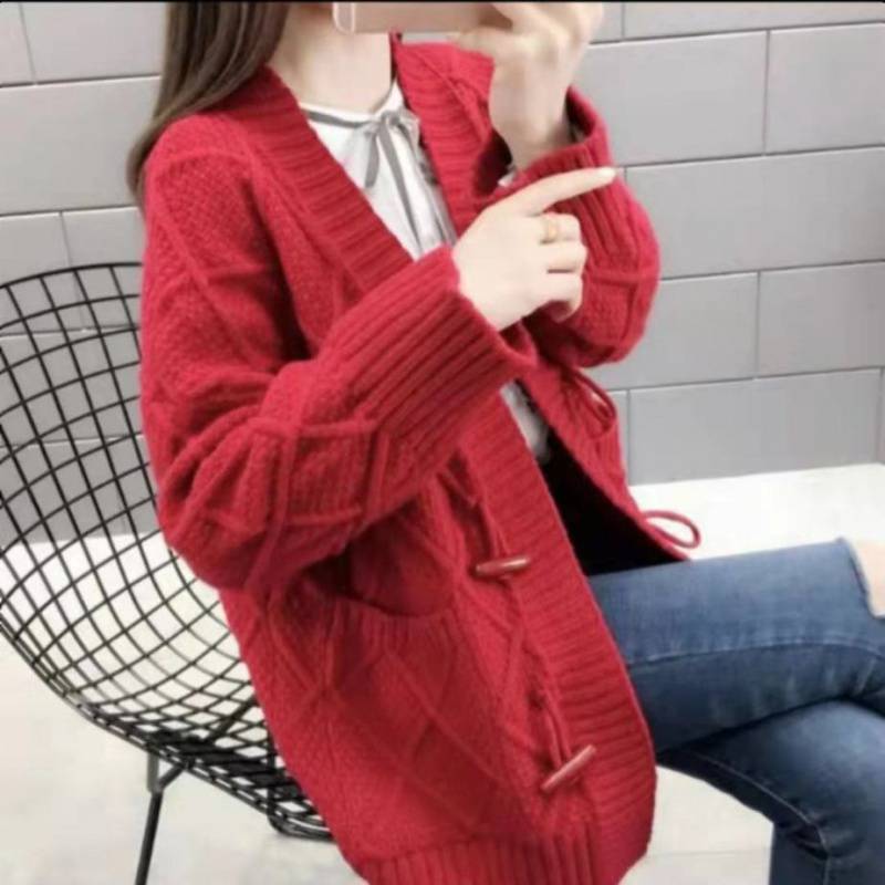 Knitted cardigan for women with a cable design and structures Lune London