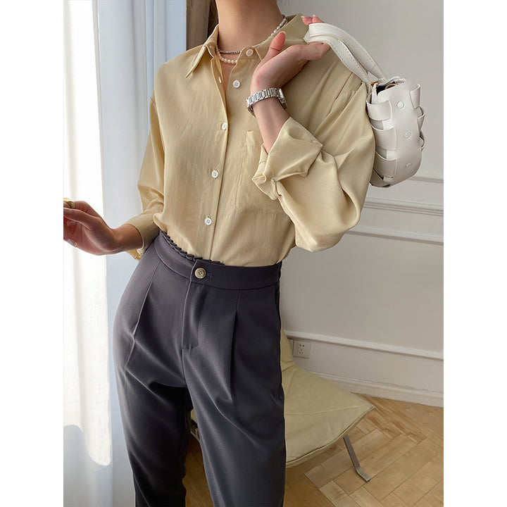 Women's elegant and airy blouse with button details Chic & Stil