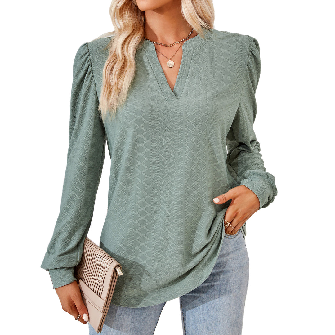 Women's shirt with elegant V-neck and structured pattern Lune London