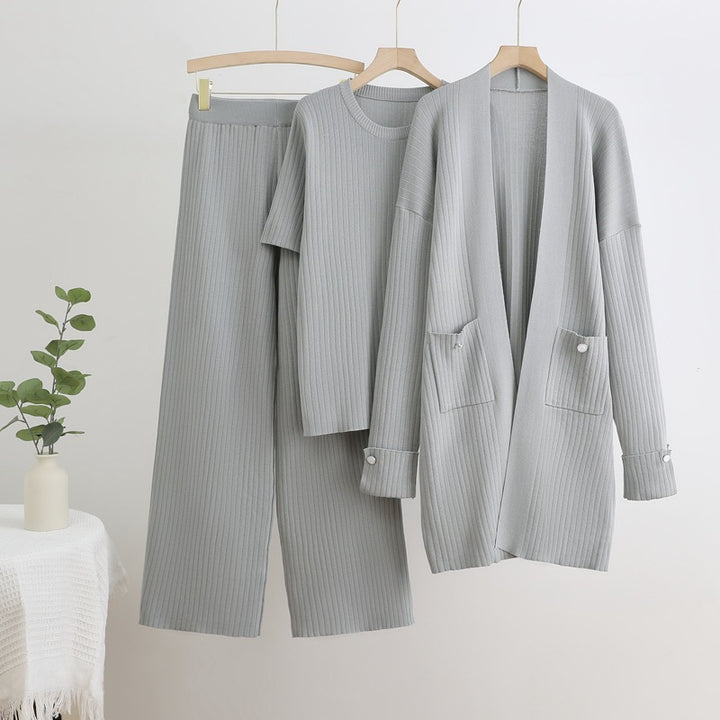 Knitted loungewear set for women with long sleeves and practical pockets Lune London