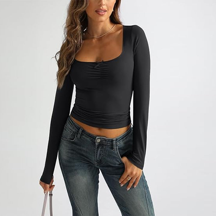 Chemisier à manches longues pour femmes avec un décolleté carré élégant et des éléments froncés sophistiqués Chic & Stil