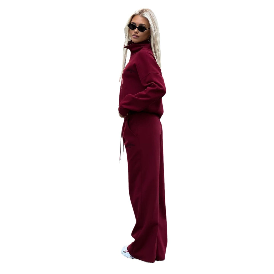 Casual women's sports set with high zipper and loose fit Lune London