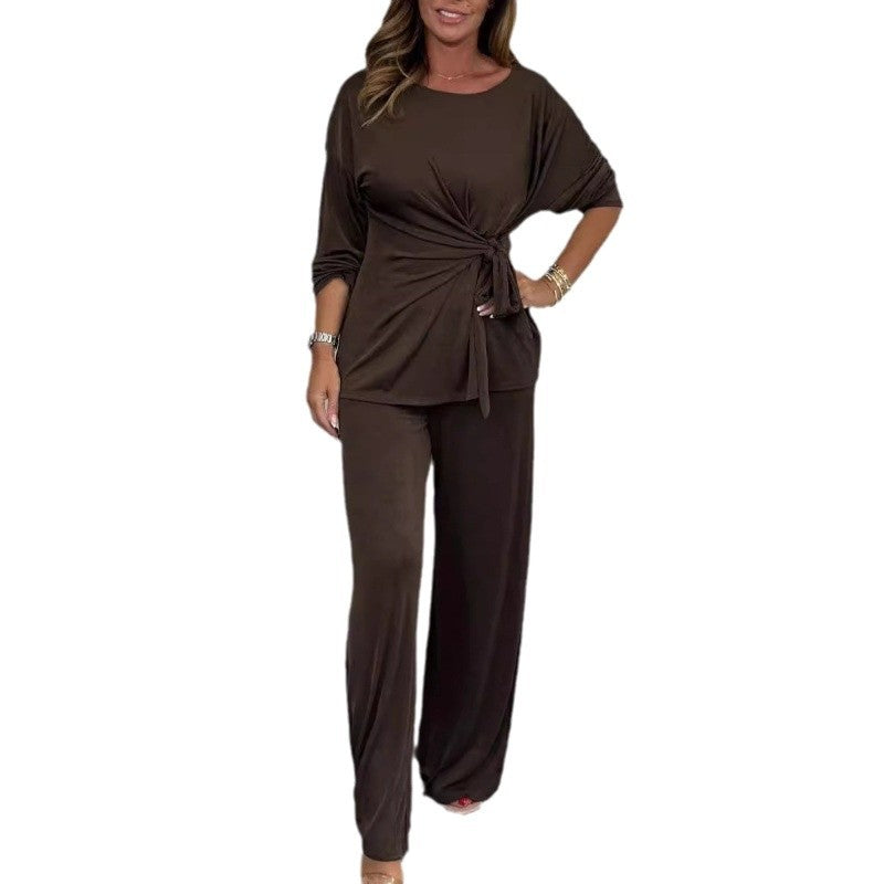 Elegant set for women in a fluid and soft material with a fitted top and loose pants Lune London
