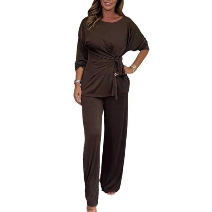 Elegant set for women in a fluid and soft material with a fitted top and loose pants Lune London