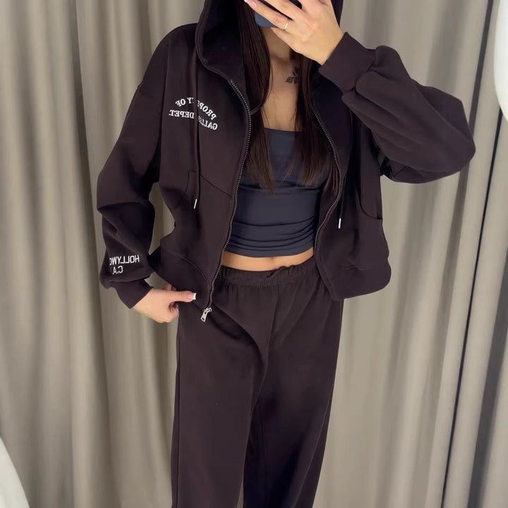 Ensemble de survêtement féminin tendance avec un grand confort et une coupe décontractée Chic & Stil