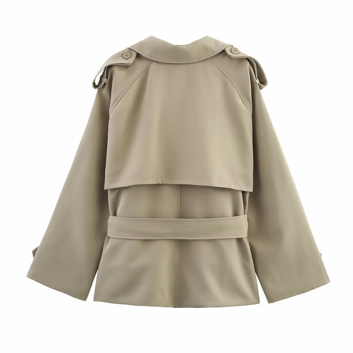 Modern trench coat for women with large collar and practical pockets Lune London