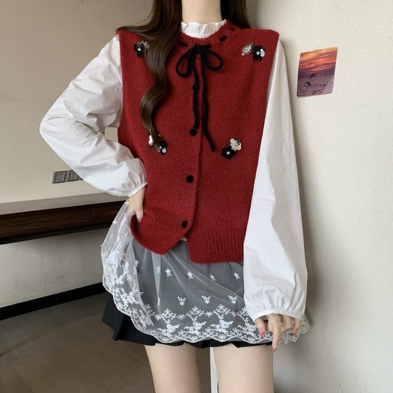 Cardigan pour femmes avec des applications florales décoratives et fermeture à nouer Chic & Stil