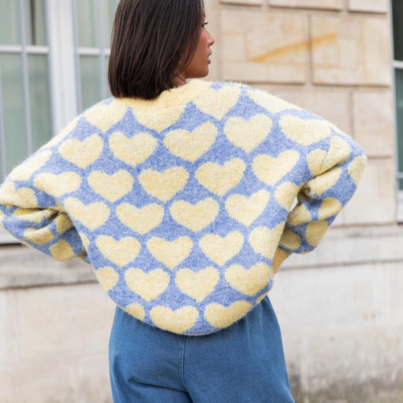 Oversized sweater for women with heart-shaped pattern and loose fit Lune London