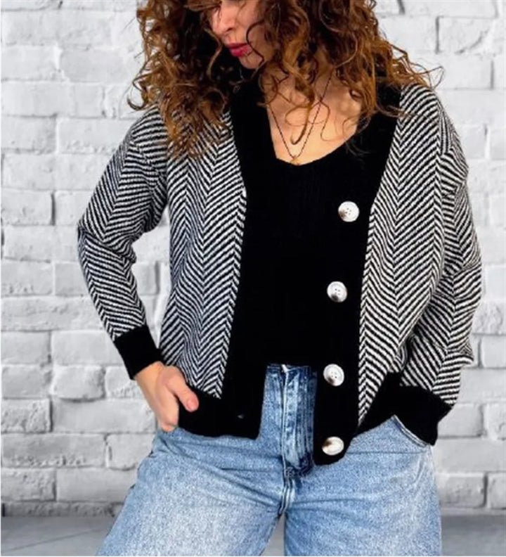 Trendy women's jacket with herringbone pattern and buttons Lune London