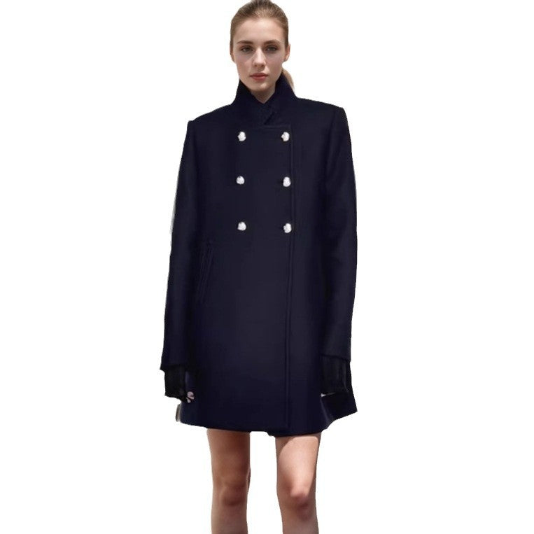 Elegant transitional coat for women with double-breasted fastening and deep lapels Lune London