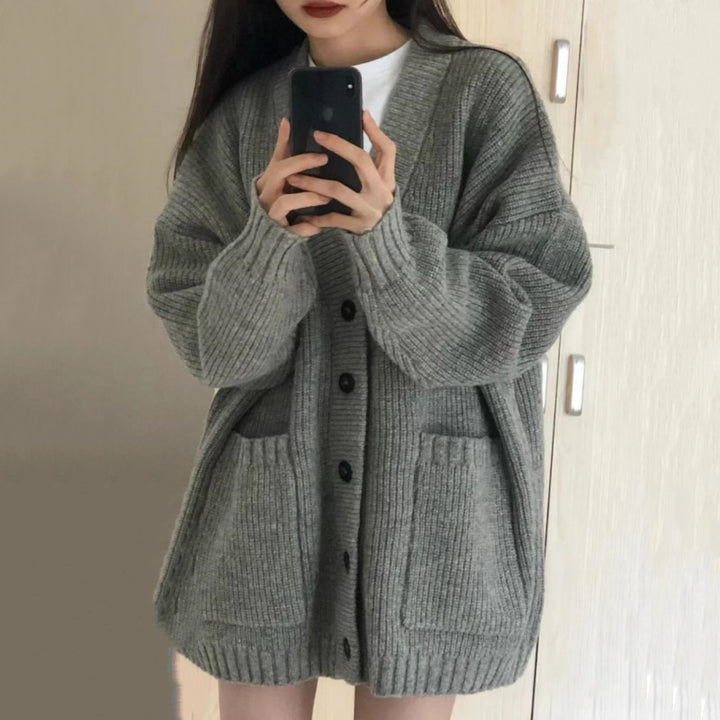 Cardigan Tricot Chic pour Femmes avec Grandes Poches et Détail de Bouton Chic & Stil
