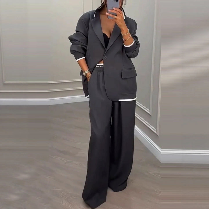 Ensemble blazer et pantalon élégant pour femmes avec coupe large et design moderne Chic & Stil