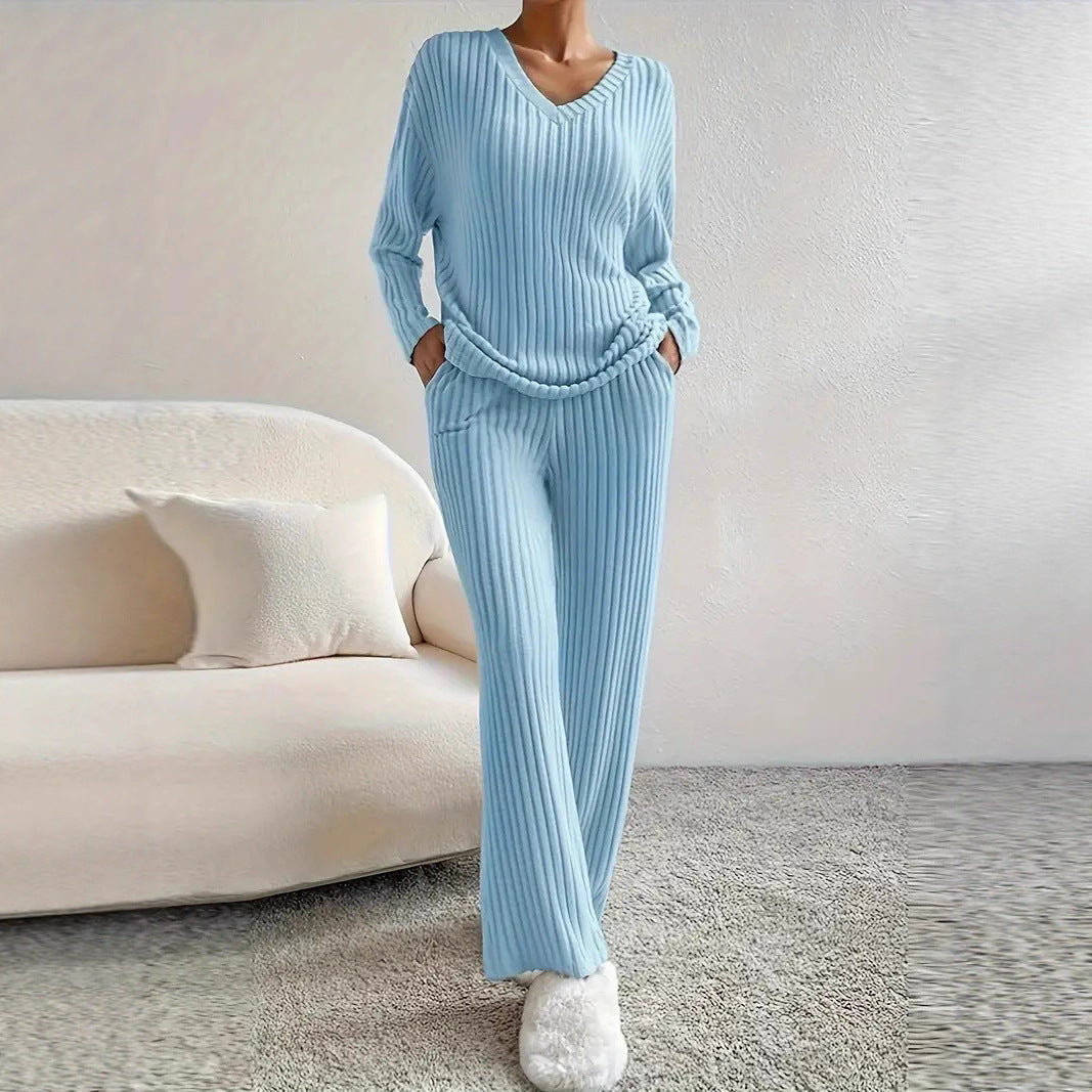 Elegant knitted suit for women with V-neck and side waist Lune London