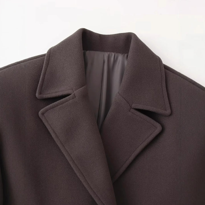 Elegant wool coat for women with deep lapels and practical pockets Lune London