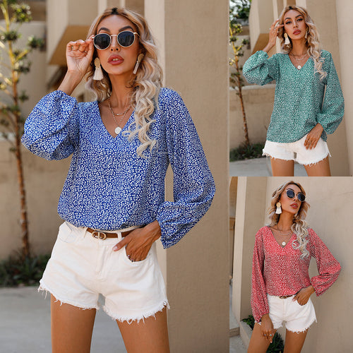Women’s blouse with voluminous sleeves and V-neck Lune London