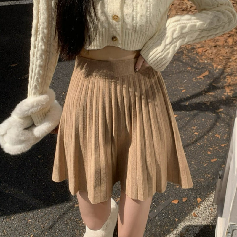Pleated skirt for women in soft knit material with elastic waistband Lune London