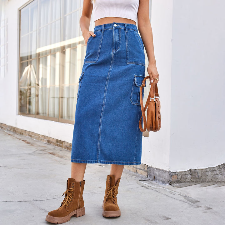 Maxi cargo skirt for women with practical side pockets and a high waist Lune London