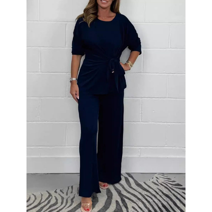 Elegant set for women in a fluid and soft material with a fitted top and loose pants Lune London
