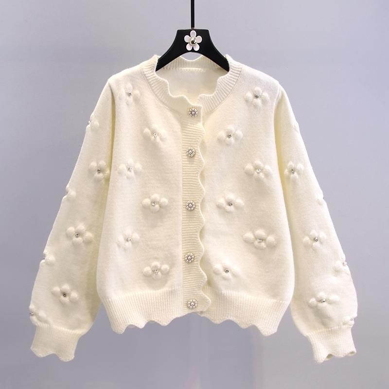 Cardigan féminin confortable avec des appliqués floraux Chic & Stil