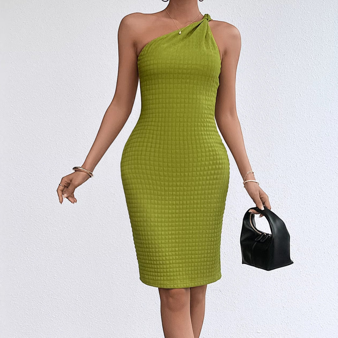 Bodycon dress for women with slim silhouette and asymmetrical strap Chic & Stil