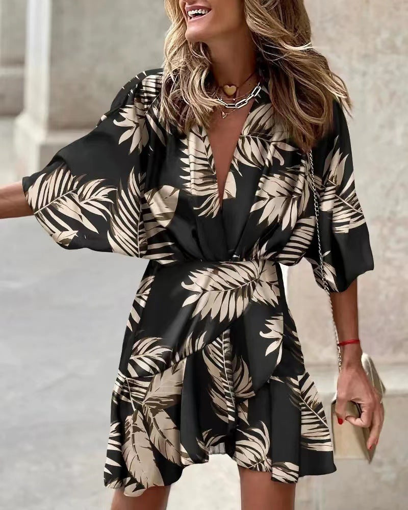 Short minimalist dress with short sleeves Lune London