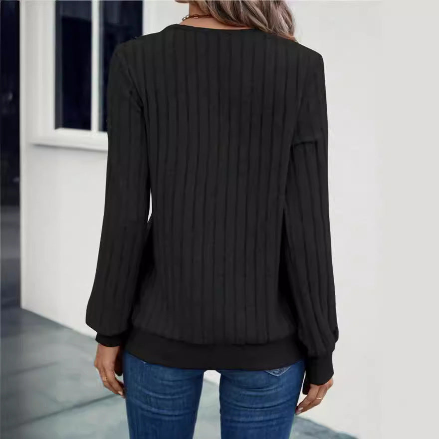 Women's sweater with V-neck and chic textured rib pattern