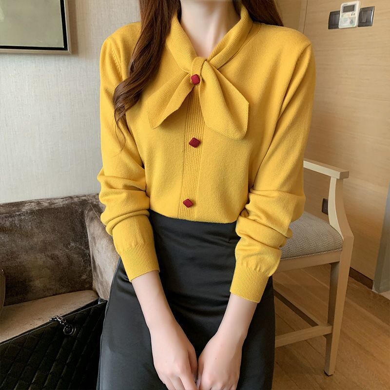 Blouse femme avec élégant col en nœud et détails de boutons décoratifs Chic & Stil