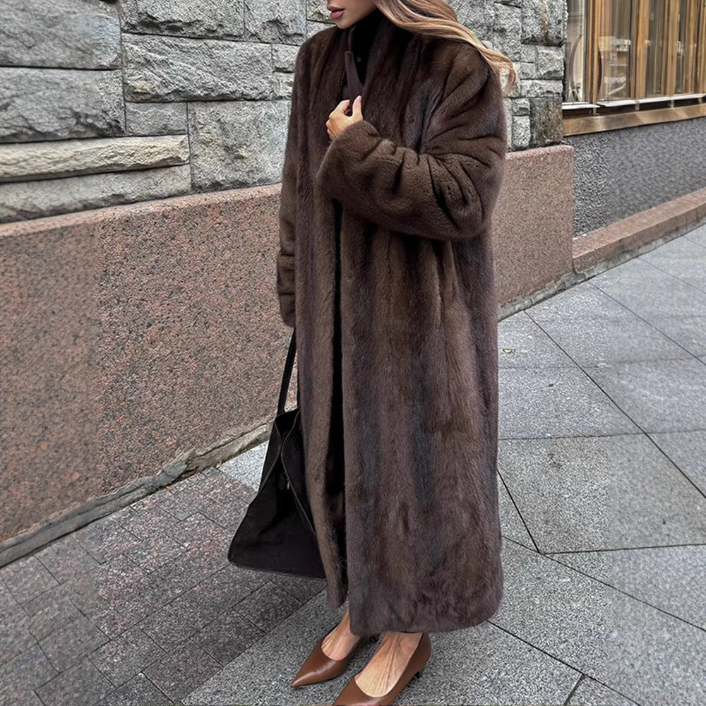Women's faux fur coat with a luxurious design and a trendy cut Lune London