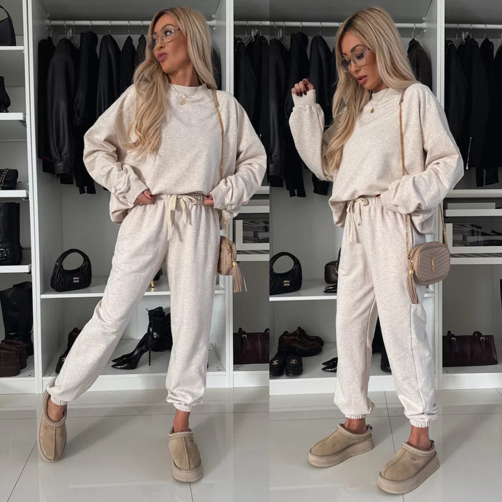 Women's casual tracksuit with elegant cut and comfortable fit Chic & Stil