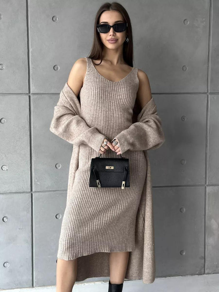 Knit dress for women with a fine ribbed texture and an elegant V-neck Lune London