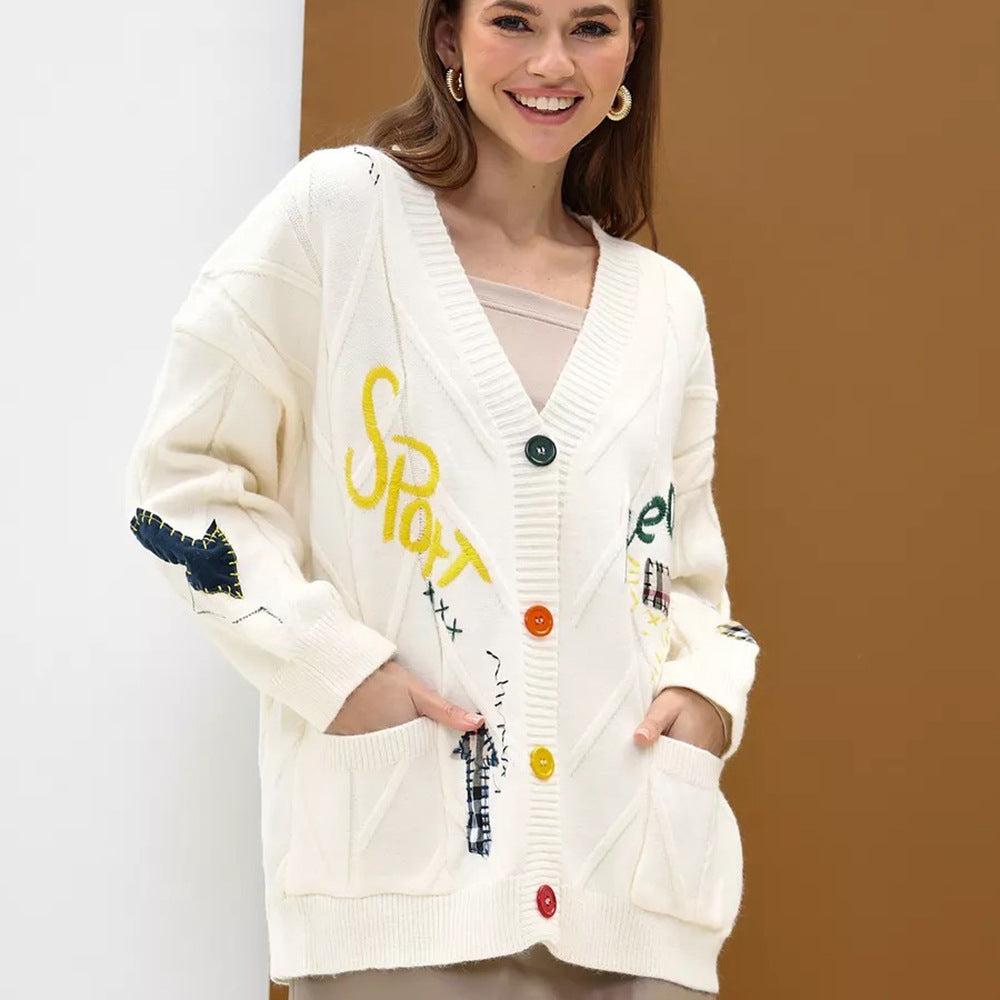 Cardigan féminin ludique avec appliqués colorés et poches Chic & Stil