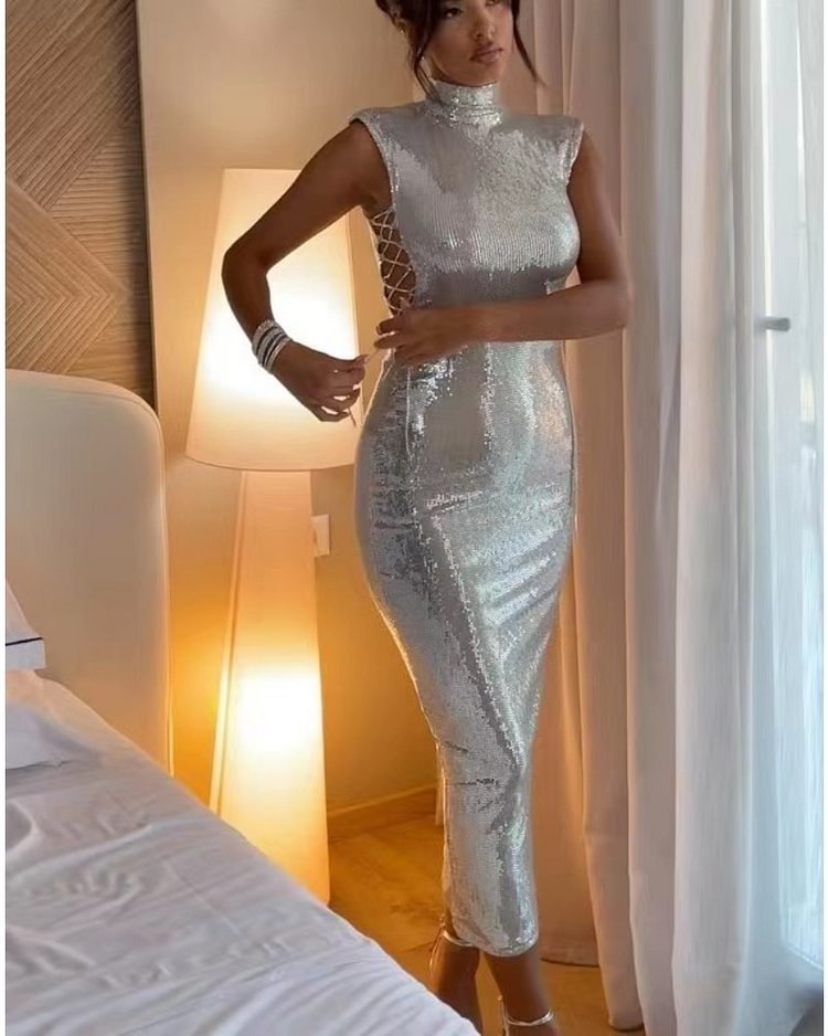 Women's Glamorous Evening Dress with Sparkling Sequin Pattern and Figure-Hugging Cut