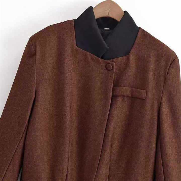 Lune London Fashionable women's blazer jacket with contrasting collar