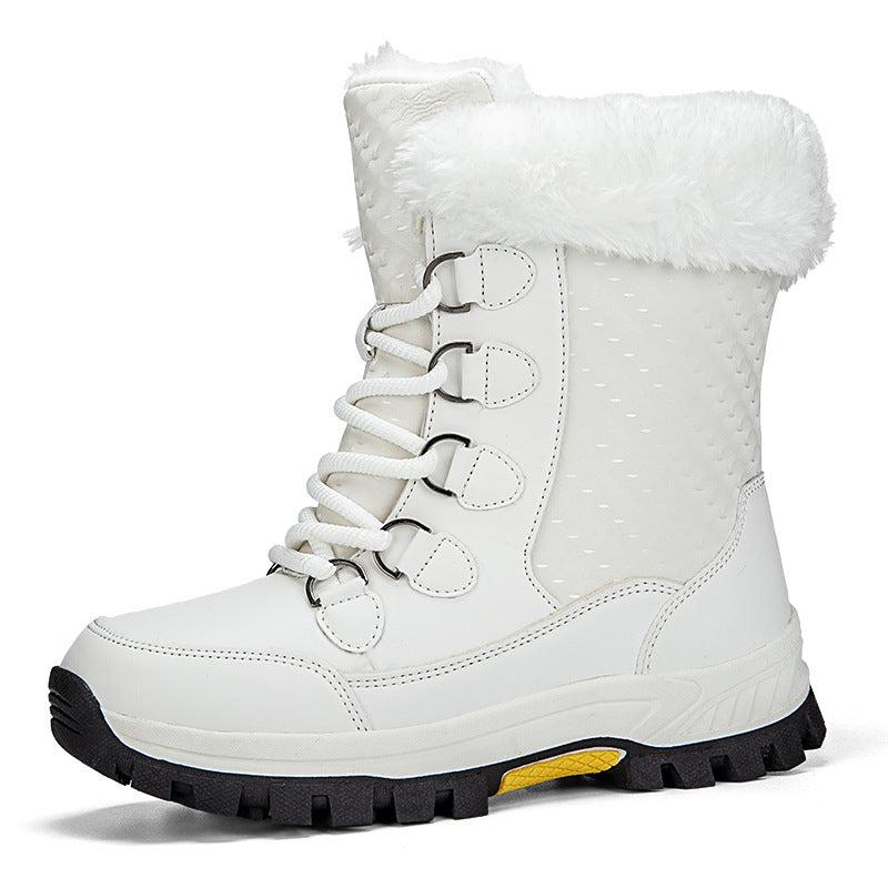 Women's winter hiking boots with insulating lining and non-slip sole Lune London