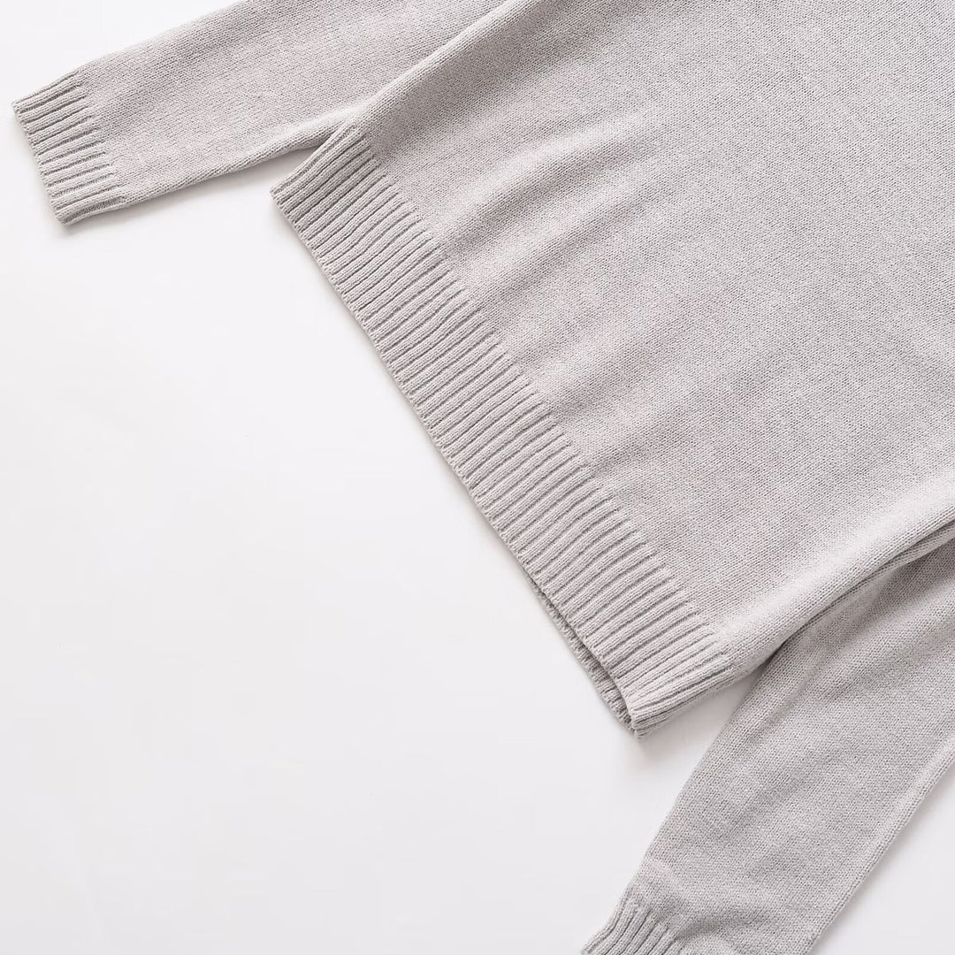 Comfortable fine knit sweater for ladies with round neck and timeless details Lune London