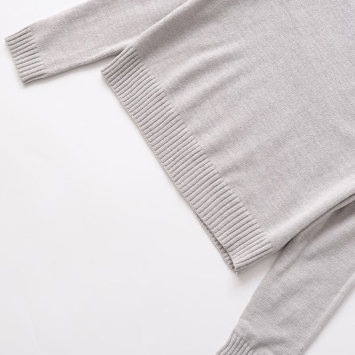 Comfortable fine knit sweater for ladies with round neck and timeless details Lune London