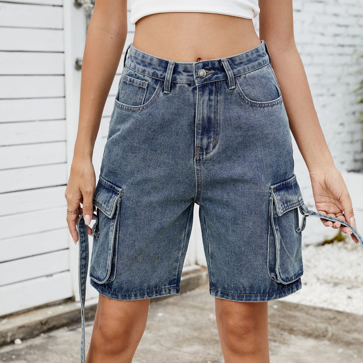 High-waisted casual women's cargo shorts with practical side pockets Lune London