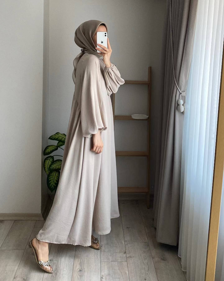 Elegant maxi dress for ladies with voluminous sleeves and a fluid cut Lune London